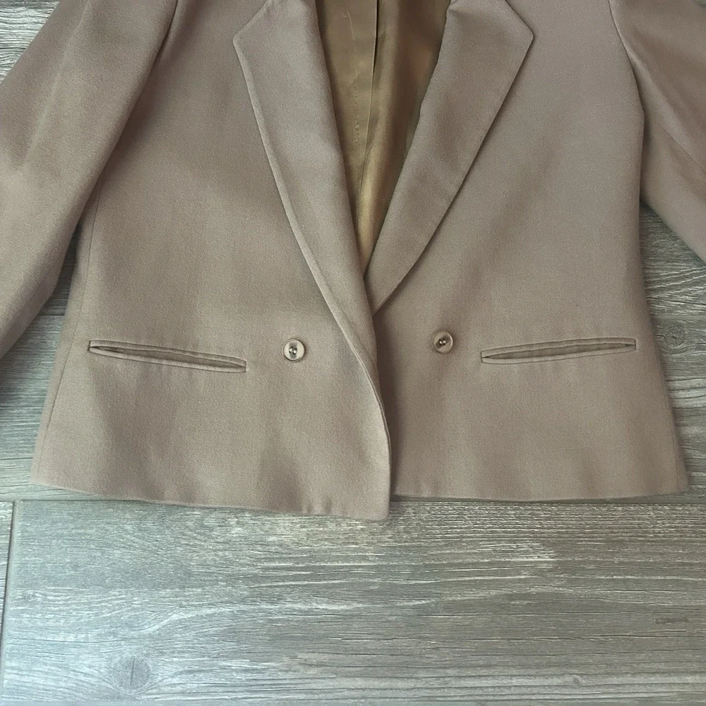 VTG JONES NEW YORK Women's Tan Double Breasted Blazer 100% Wool‎ Classic Style L